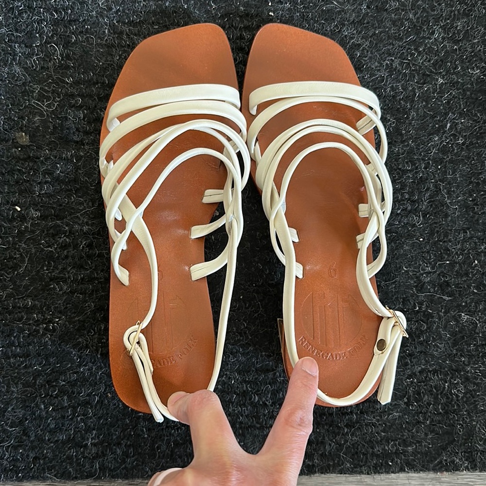 SOFT LEATHER SANDALS